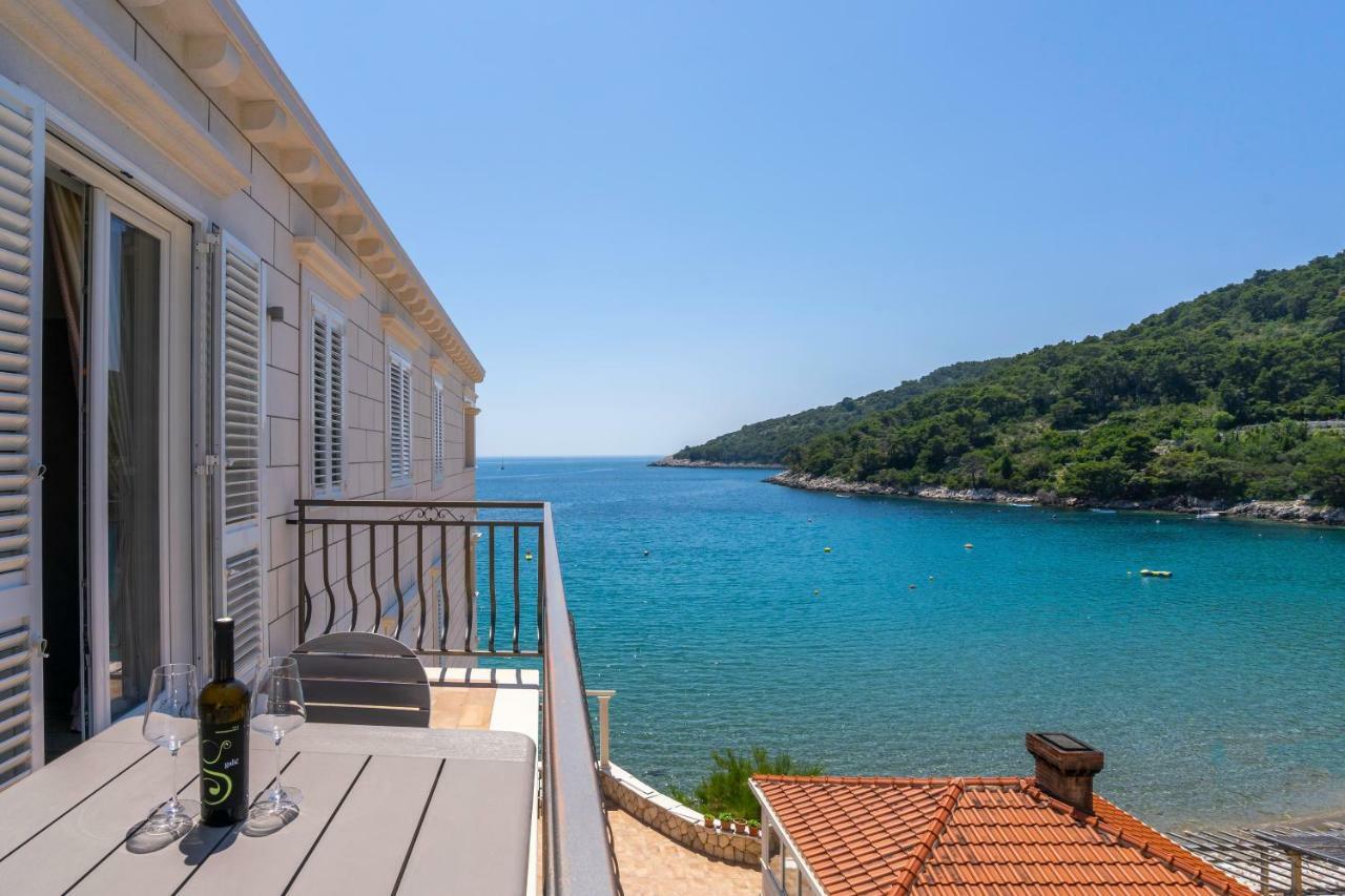 Pine Tree Boutique Apartments Saplunara Exterior photo
